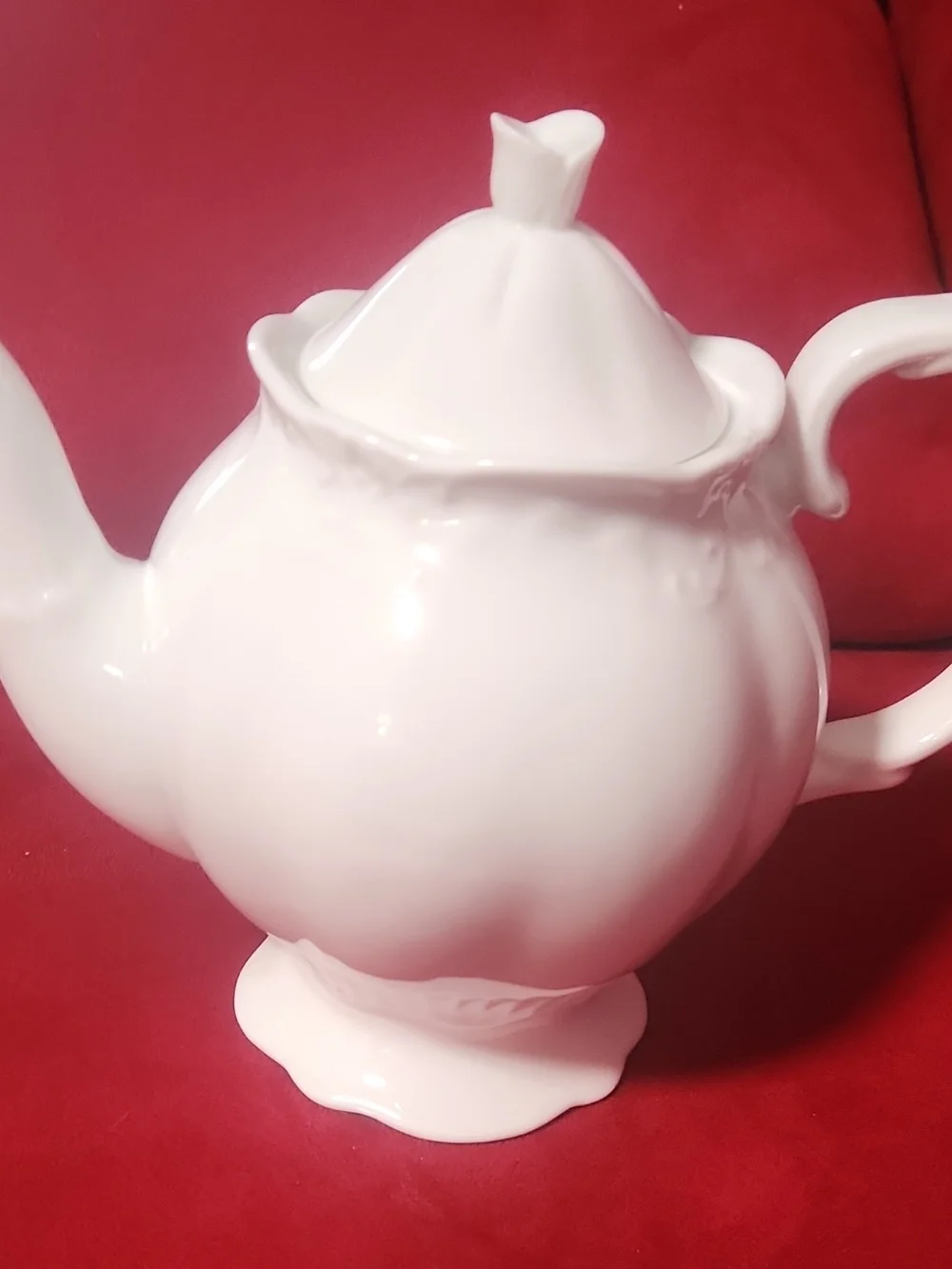 Classic White Porcelain Teapot - Elegant Home Coffee & Tea Accessory